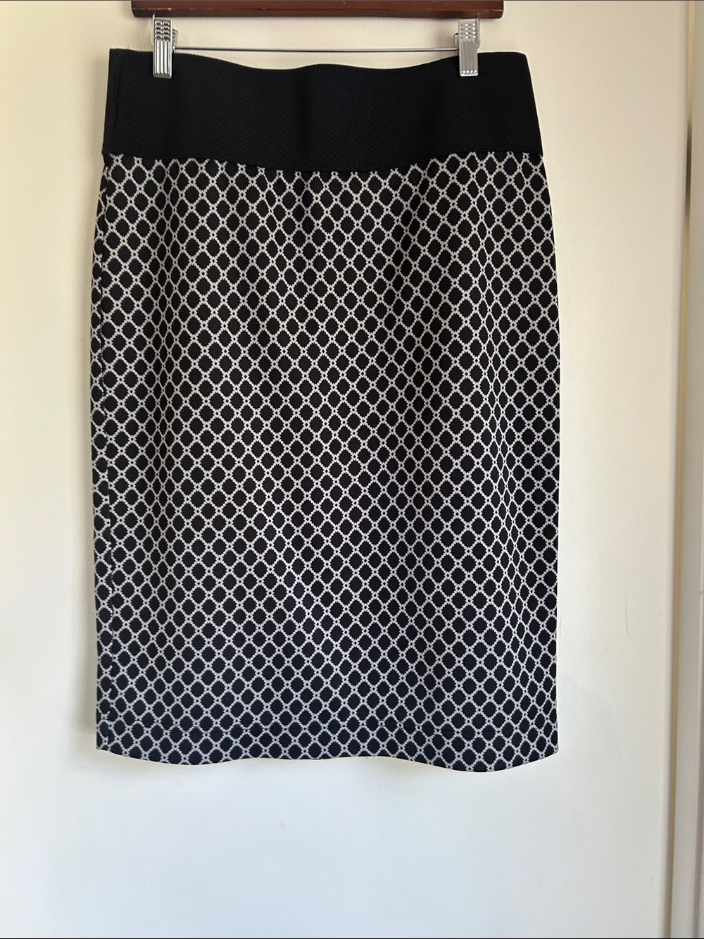 new directions Black and White Geometric Pencil Skirt